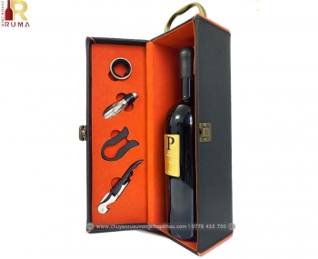 Bộ quà tặng tết hộp da 1 chai vang Ý Piero Bonnci