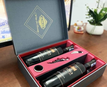 Set quà tặng sang trọng 2 chai vang pháp 1982