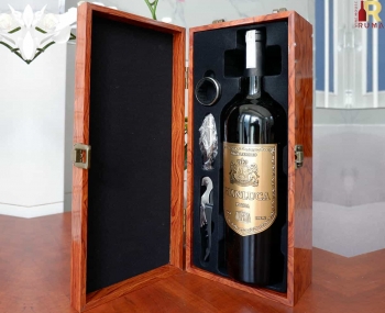 Set quà tặng tết hộp sơn mài nâu 1 chai rượu vang Ý Gianluca
