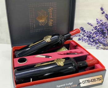 Quà tặng hộp 2 chai rượu vang Ý Segreto Puglia kèm phụ kiện 