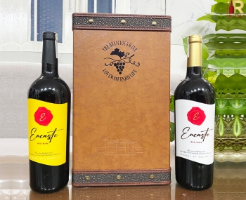 Set quà tặng hộp da 2 chai rượu vang Úc Encaste kèm bộ phụ kiện