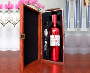 Set quà tặng tết hộp sơn mài nâu 1 chai rượu vang Ý 1933 Ruby