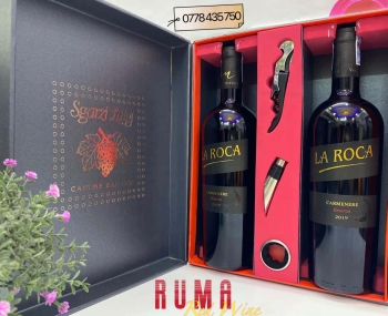 Quà tặng hộp 2 chai rượu vang Chile La Roca Reserva kèm phụ kiện 