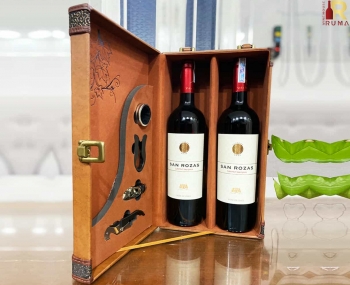 Quà tặng hộp da 2 chai rượu vang Chile San Rozas kèm bộ phụ kiện