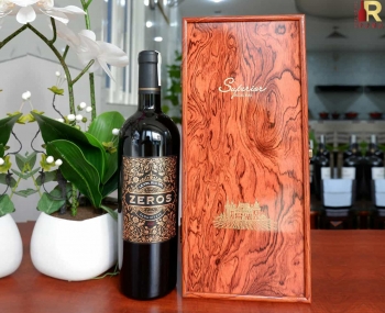 Set quà tặng tết hộp sơn mài nâu 1 chai rượu vang Ý Zeros