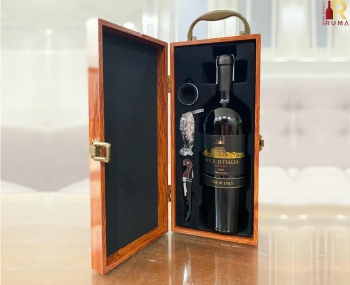 Set quà tặng tết hộp sơn mài nâu 1 chai rượu vang Ý Sole D'Italia