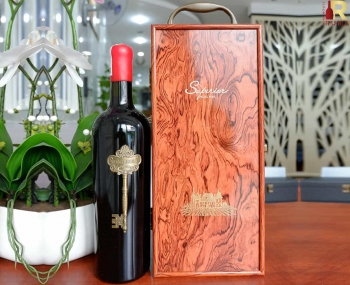 Set quà tặng tết hộp sơn mài nâu 1 chai rượu vang Ý Segreto