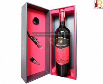 Bộ quà tặng hộp 1 chai rượu vang Chile Julio Lopez đỏ kèm phụ kiện