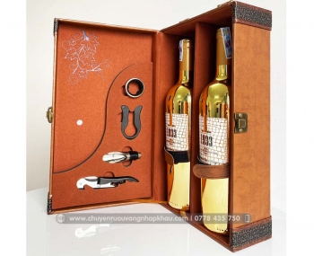 Set quà tặng hộp da 2 chai rượu vang Ý 1933 Topaz kèm bộ phụ kiện