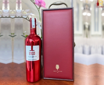 Bộ quà tặng tết hộp gỗ mặt da 1 chai rượu vang Ý 1933 Ruby