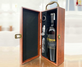 Bộ quà tặng tết hộp gỗ mặt da 1 chai rượu vang Ý Sole D'Italia