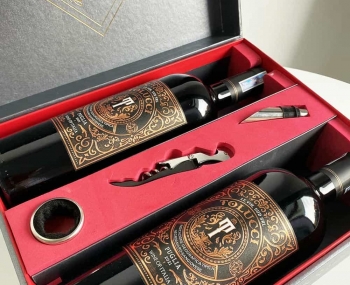 Quà tặng sang trọng 2 chai vang Ý Tolucci 14