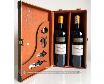 Set quà tặng hộp da 2 chai rượu vang Pháp Chevalier kèm bộ phụ kiện