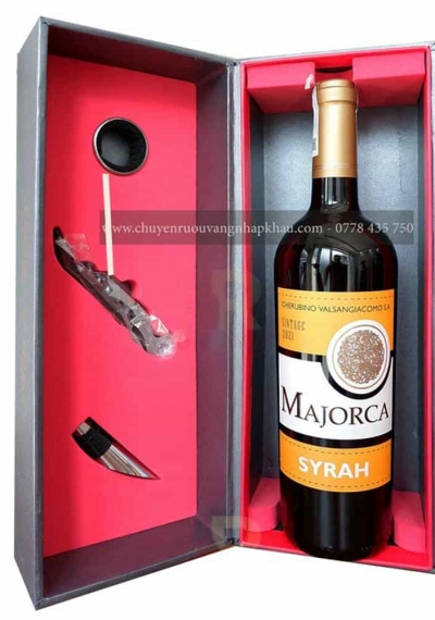 Bộ quà tặng hộp 1 chai rượu vang Tây Ban Nha Majorca kèm phụ kiện