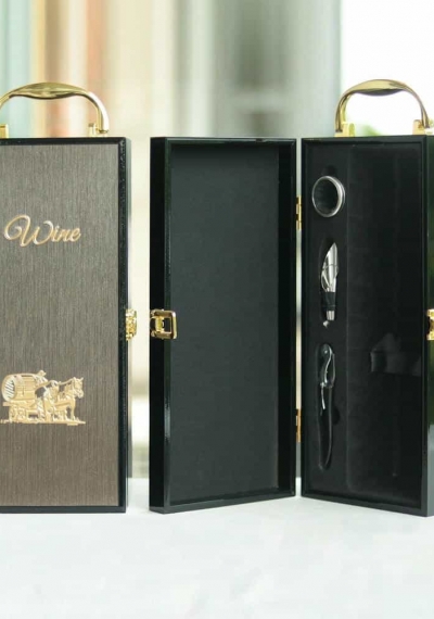 Hộp sơn mài đơn đựng 1 chai rượu vang kèm bộ phụ kiện