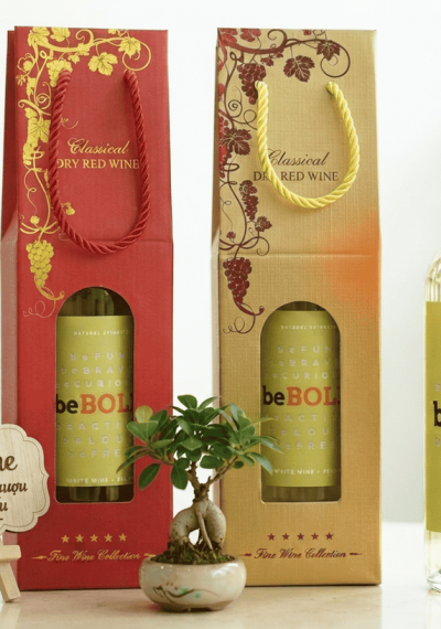 Quà tặng túi giấy ép kim 1 chai vang Chile BeBold