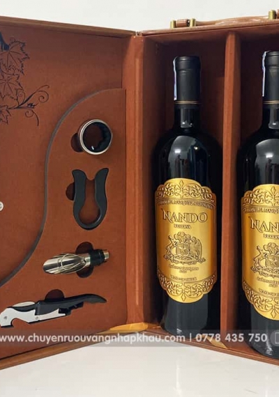 Set quà tặng hộp da 2 chai rượu vang Chile Nando kèm bộ phụ kiện