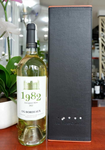 Quà tặng tết hộp da 1 chai vang Pháp 1982 trắng