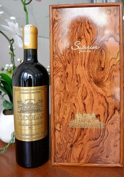 Set quà tặng tết hộp sơn mài nâu 1 chai rượu vang Pháp Nicolas