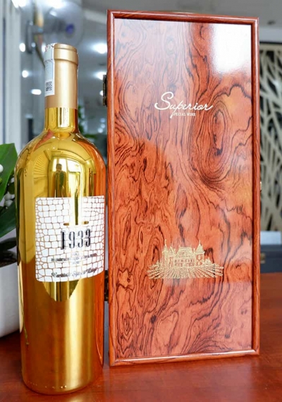 Set quà tặng tết hộp sơn mài 1 chai rượu vang Ý 1933 Topaz