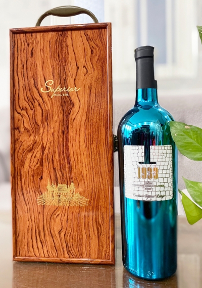 Set quà tặng tết hộp sơn mài nâu 1 chai rượu vang Ý 1933 Blue