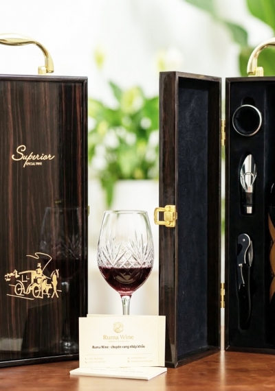 Set quà tặng tết hộp sơn mài 1 chai rượu vang Ý 68