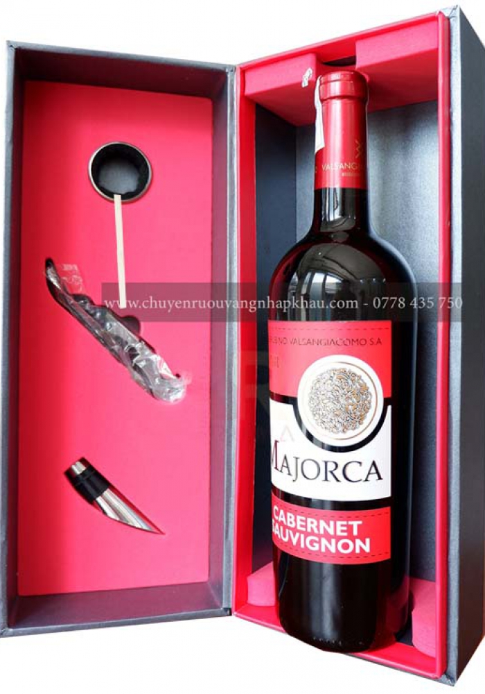 Bộ quà tặng hộp 1 chai rượu vang Tây Ban Nha Majorca kèm phụ kiện