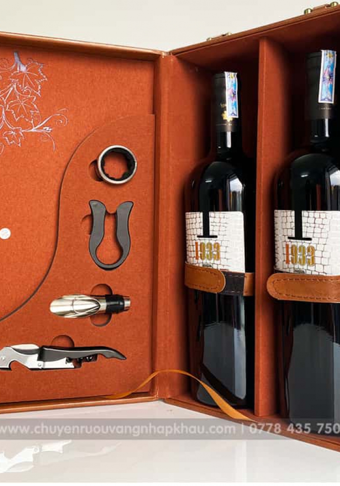 Set quà tặng hộp da 2 chai rượu vang Ý 1933 Rosso kèm bộ phụ kiện