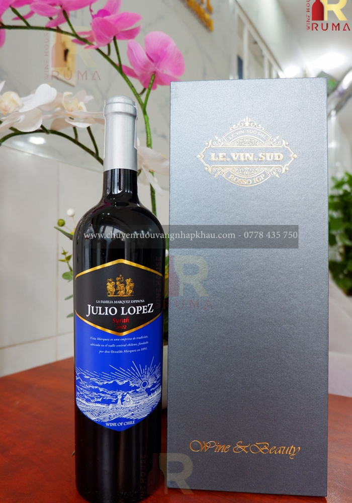 Bộ quà tặng hộp 1 chai rượu vang Chile Julio Lopez đỏ kèm phụ kiện