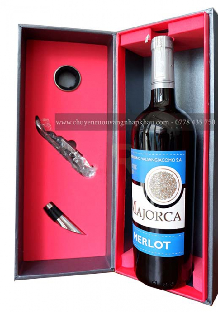 Bộ quà tặng hộp 1 chai rượu vang Tây Ban Nha Majorca kèm phụ kiện