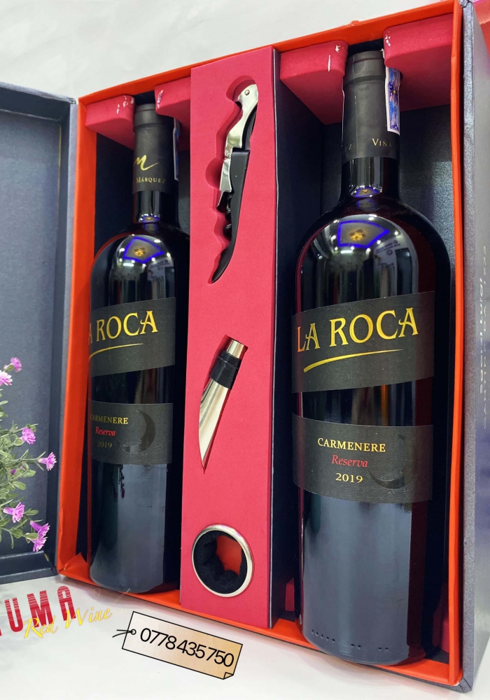 Quà tặng hộp 2 chai rượu vang Chile La Roca Reserva kèm phụ kiện 