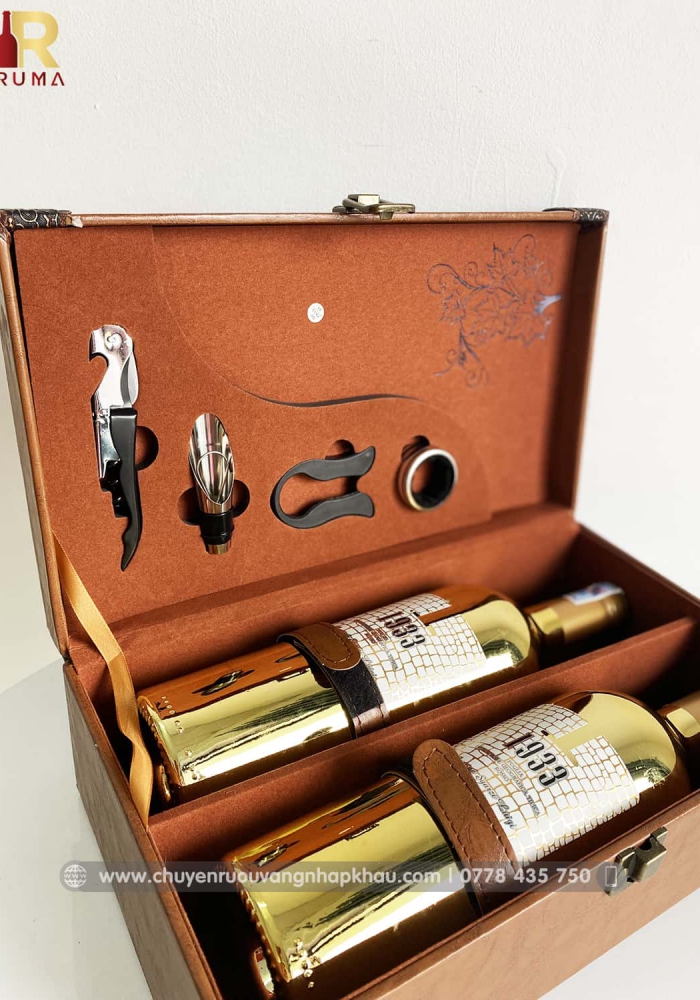Set quà tặng hộp da 2 chai rượu vang Ý 1933 Topaz kèm bộ phụ kiện