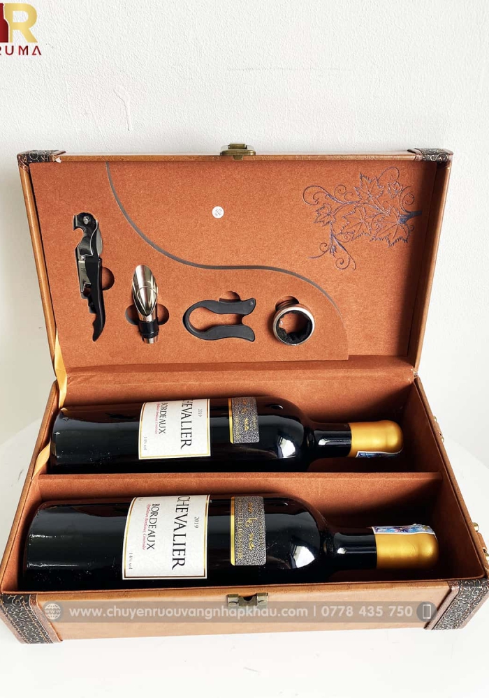 Set quà tặng hộp da 2 chai rượu vang Pháp Chevalier kèm bộ phụ kiện