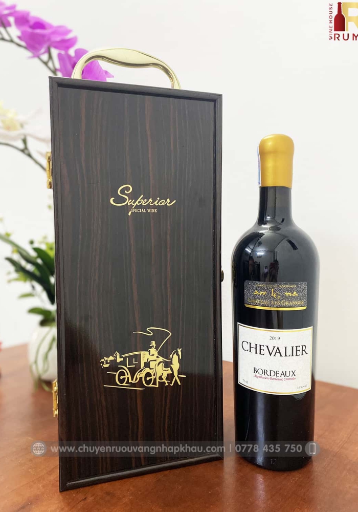 Set quà tặng tết hộp sơn mài 1 chai rượu vang Pháp Chevalier