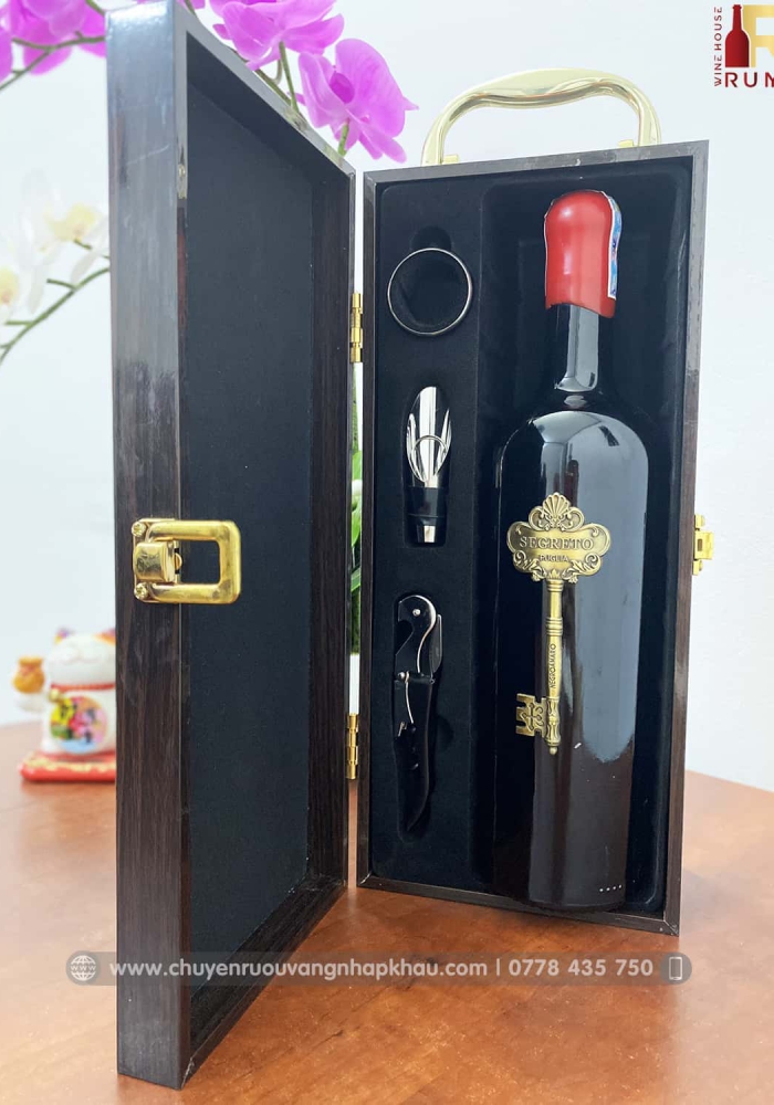 Set quà tặng tết hộp sơn mài 1 chai rượu vang Ý Segreto