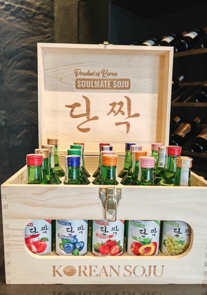 Hộp gỗ đựng 20 chai rượu soju Hàn Quốc