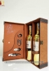 Set quà tặng hộp da 2 chai rượu vang Ý 1933 Topaz kèm bộ phụ kiện