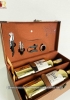 Set quà tặng hộp da 2 chai rượu vang Ý 1933 Topaz kèm bộ phụ kiện