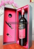 Bộ quà tặng hộp 1 chai rượu vang Chile Julio Lopez đỏ kèm phụ kiện
