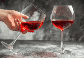 Cách chọn ly uống rượu vang đỏ cao cấp